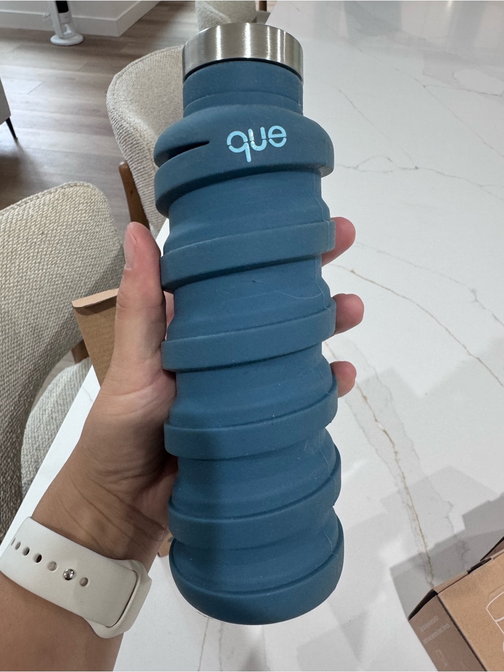 que Collapsible Silicone Water Bottle in Blue